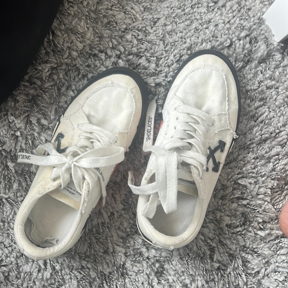Off-White low top canvas sneaker
